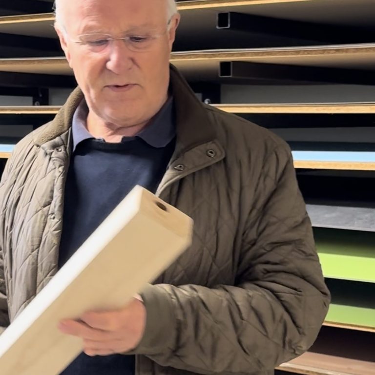 Tischlerarbeit mit Holz